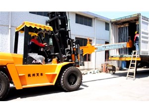 杭州叉車(chē)|玻璃行業(yè)，叉車(chē)串桿屬具卸貨實(shí)拍案例